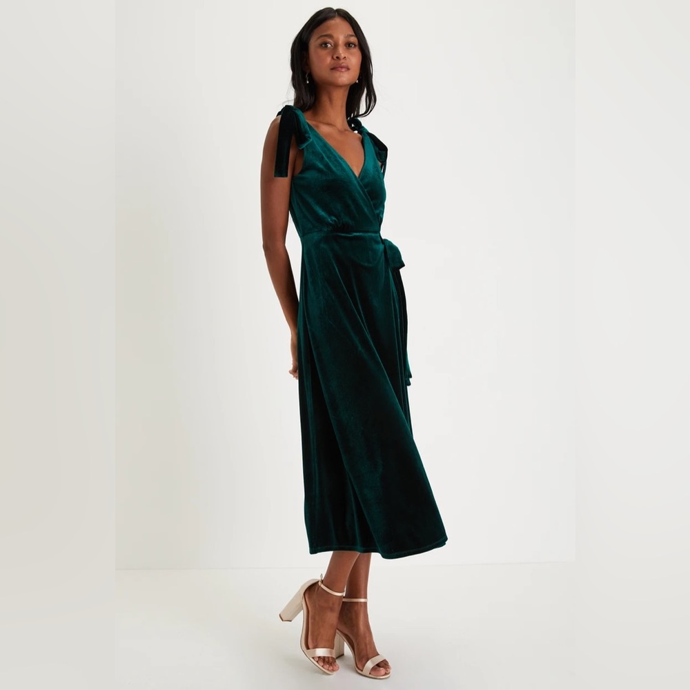 Lulu's NWT Enchanting Mood Emerald Green Velvet Tie-Strap Wrap Midi Dress